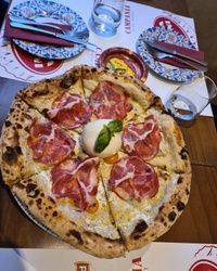 Novo! Pizza Con Burattina