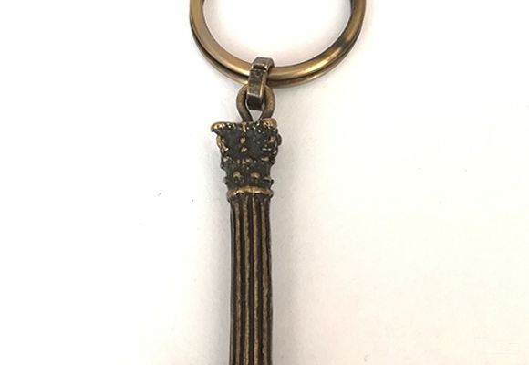 privezak-za-kljuceve-sa-masonskim-simbolom--koritanski-stub-110017.jpg