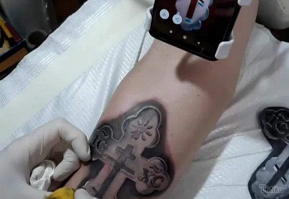 tetoviranje-krsta-na-ruci-fd977e.jpg