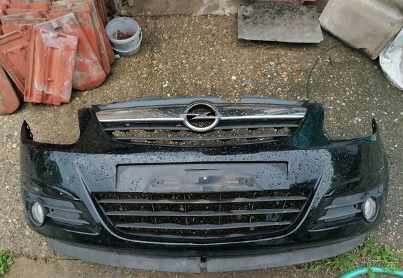 Branik prednji Opel Corsa D sa maglenkama (CRNI) 