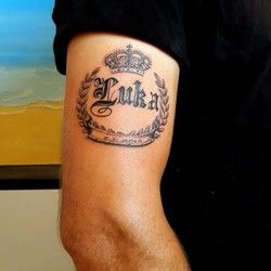 Tetoviranje IMENA NA RUCI 