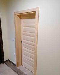 Vrata od masiva camovine