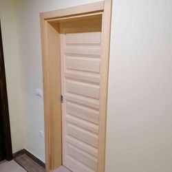 Vrata od masiva camovine