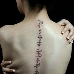Tetoviranje CITAT NA LEĐIMA
