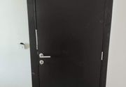 Tamna sobna vrata