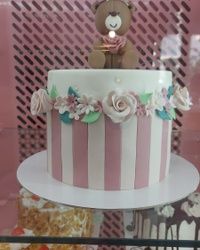 Dekorativna meda torta za devojčice 
