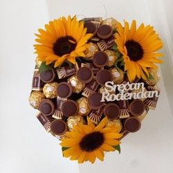 Giftbox od čokolade i cveća