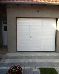 Garažna vrata sa malim vratima