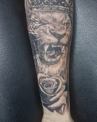 Lav ruža tetovaža