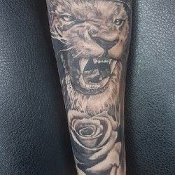 Lav ruža tetovaža