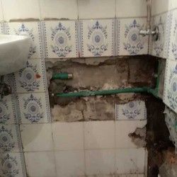 Rušenje zida u kupatilu zbog cevi