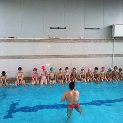 Neka vasi malisani savladaju plivanje uz pomoc skolice sporta Vidrice Novi Sad