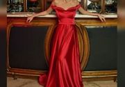 Duga svilena crvena haljina za posebne prilike