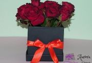 Crvene ruže u kutiji sa mašnom - idealno kao poklon