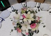Dekoracija svadbenih stolova - Cvetni aranžmani Ivana