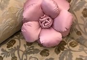 Dekorativni jastuk damastna ruža puder roze