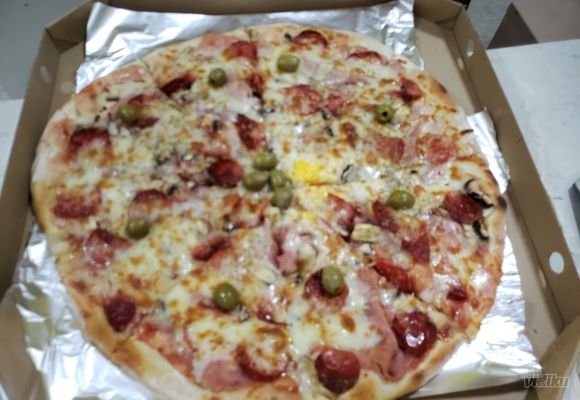 pepperoni-pizza-50cm-b29b1d.jpg