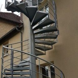 Izrada kruznih metalnih stepenica