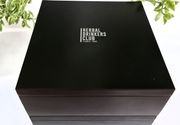 Crna drvena poklon kutija