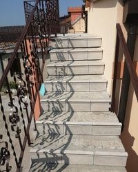 Postavljanje plocica na vanjskim stepenicama