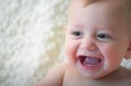Kada deca dobijaju svoj prvi stalni zub?