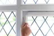 Zašto vaš PVC prozor neće da se otvori i kako to da popravite?