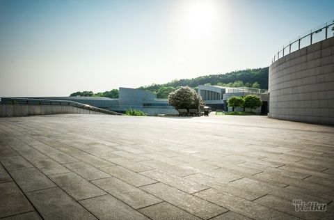 Kako kombinovati štampani beton sa drugim materijalima u enterijeru